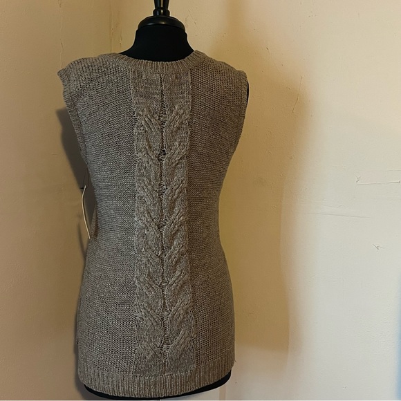 Cyrus sweater vest. - Picture 3 of 8